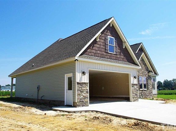 2nd image of 332 Kingston Cir