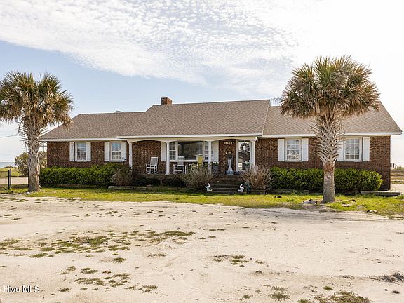 3rd image of 1286 Island Road