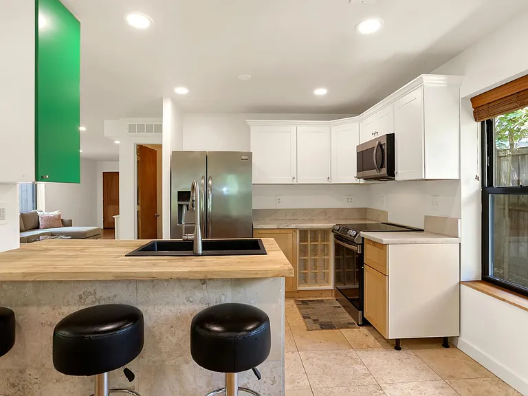 2360 S Arlington Ridge Rd — Photo 10