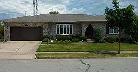 1st image of 209 Willowgrove St S