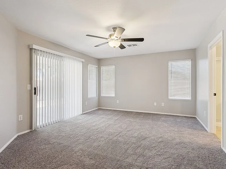 1556 N Rockwell Ct — Photo 15
