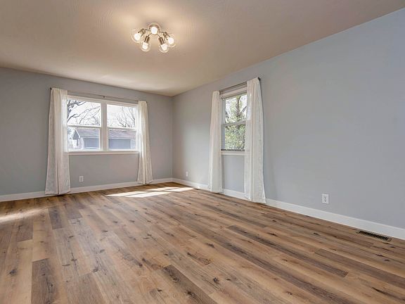 5th image of 2611 E Pacific Street