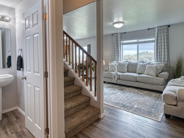 3401 Goldenrod Ave, Gillette, WY 82716