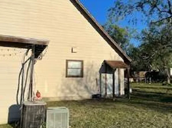 308 Graham Rd, Kenedy, TX 78119