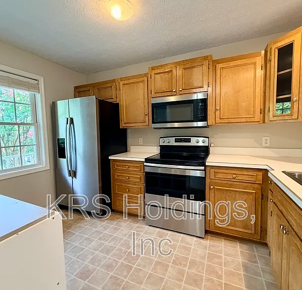 503 Barrington Way — Photo 4
