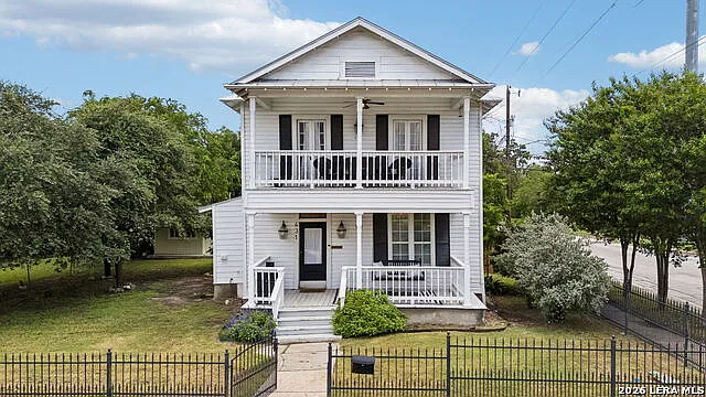 3 bed, 1.5 bath, 1483 sqft, $2,799 — Photo 1
