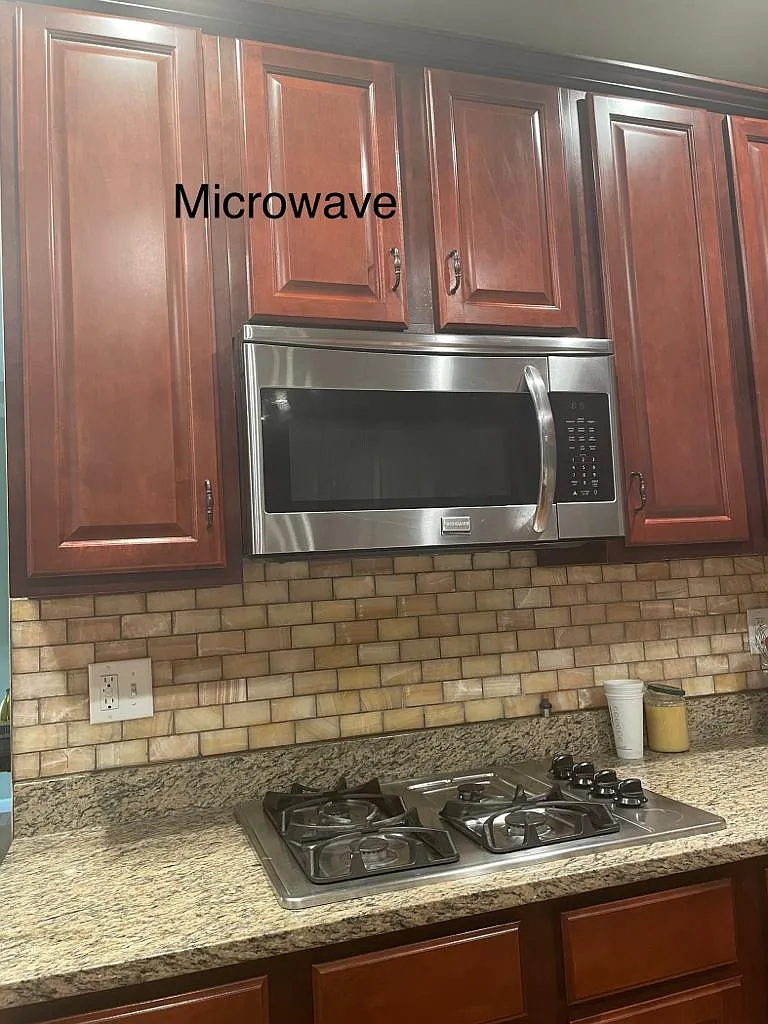 4 bed, 3.5 bath, 2550 sqft, $3,025 — Photo 4
