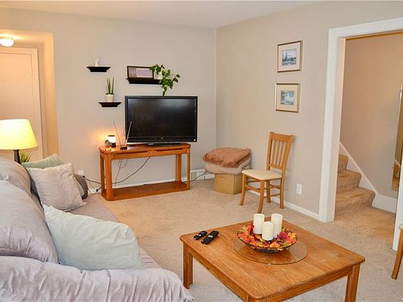 4th image of 389 Oakdale Dr
