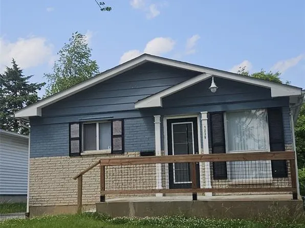 1239 Peggy Ct, Saint Louis, MO 63147