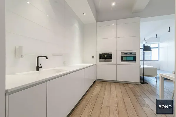 Sold by Bond New York | media 3