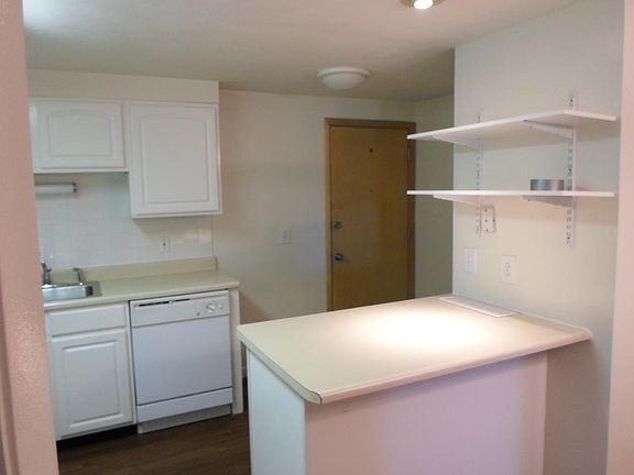 3rd image of 8701 Delmar Blvd APT 2C