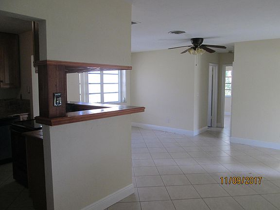 4th image of 385 SE Sandia Drive