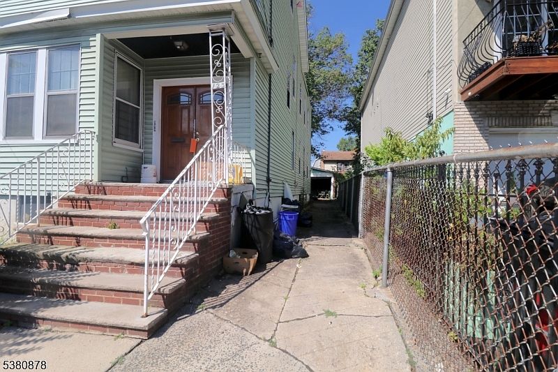 2nd image of 123 Columbia Ave