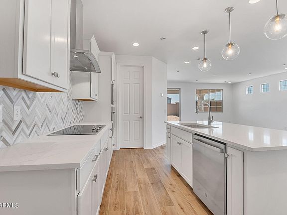 3rd image of 1295 W Macaw Court