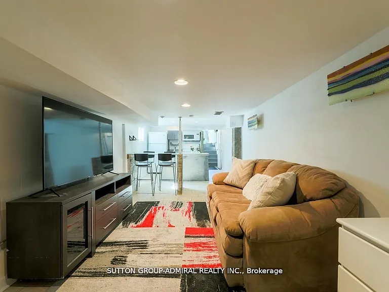 70 Carlaw Ave #BASEMENT — Photo 9