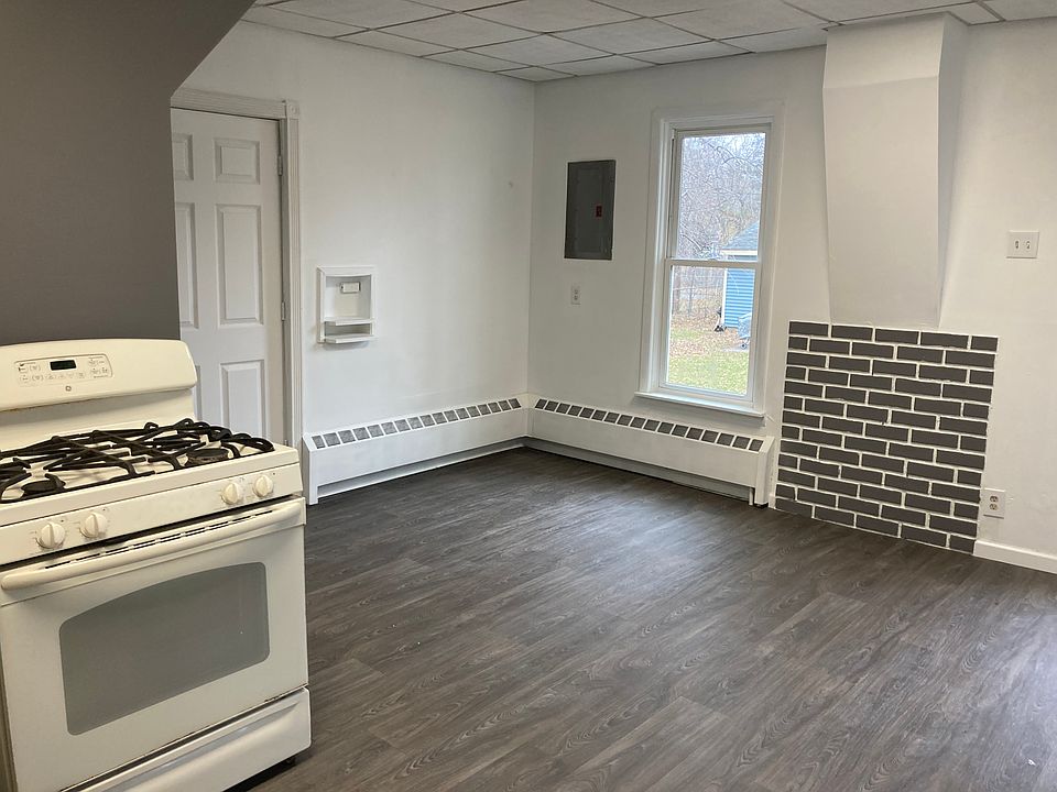 2nd image of 424 Harrison St #1