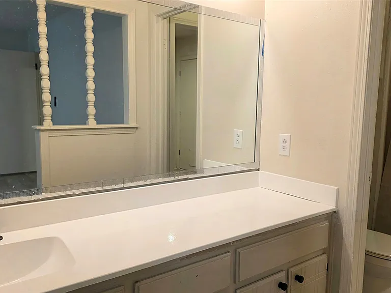 2410 W Driftwood Dr — Photo 7