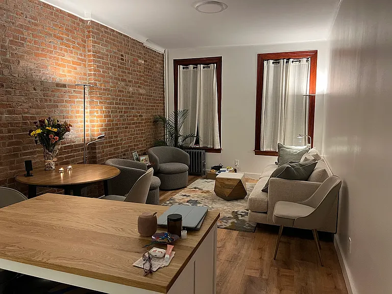 97 Perry St #7 — Photo 5