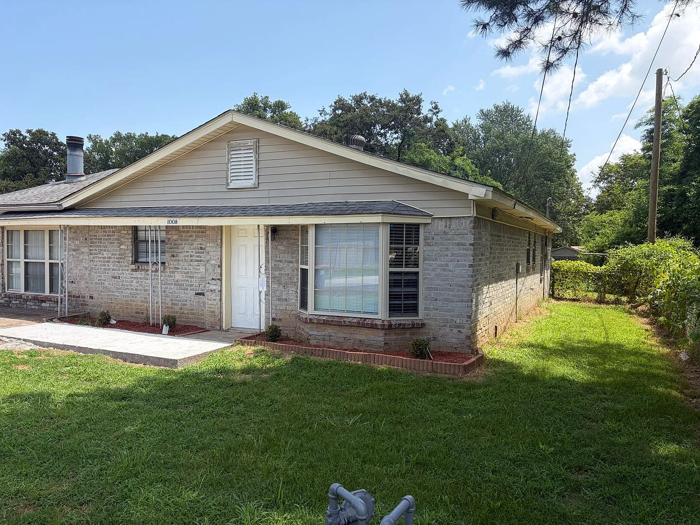 3 bedroom and 1.5 bathroom — Photo 2