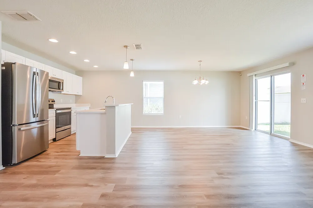 4 bed, 2.0 bath, 1707 sqft, $2,330 — Photo 3