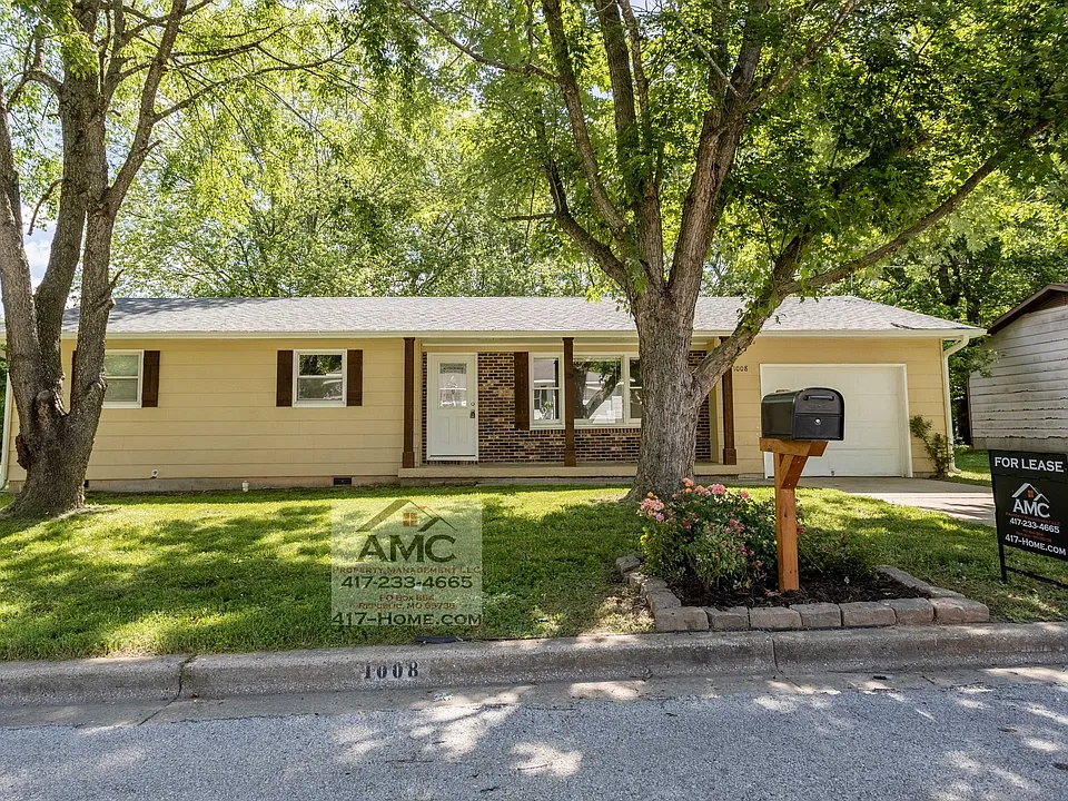 1008 Oak Ridge Dr