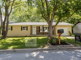 1008 Oak Ridge Dr, Aurora, MO 65605
