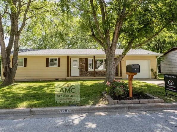 1008 Oak Ridge Dr, Aurora, MO 65605