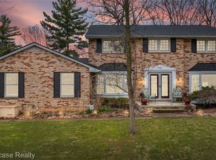 6144 Venice Dr, Commerce Township, MI