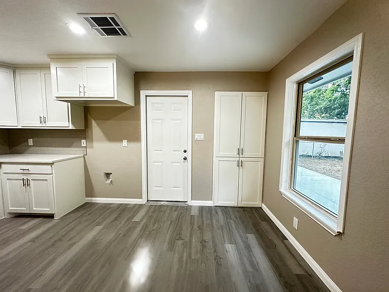 8426 Glen Ct — Photo 17