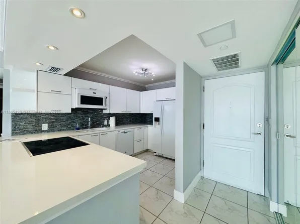 3625 N Country Club Dr APT 2009, Aventura, FL 33180