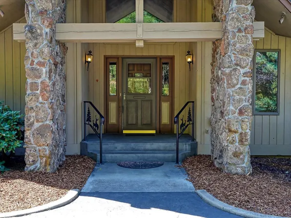 8810 E Golden Hills Ln, Mead, WA 99021