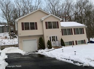 5299 Woodbridge Dr E, Bushkill, PA 18324