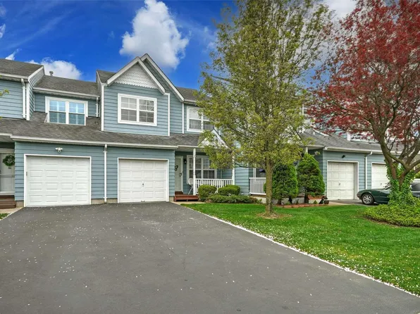 84 Sprucewood Boulevard #., Central Islip, NY 11722
