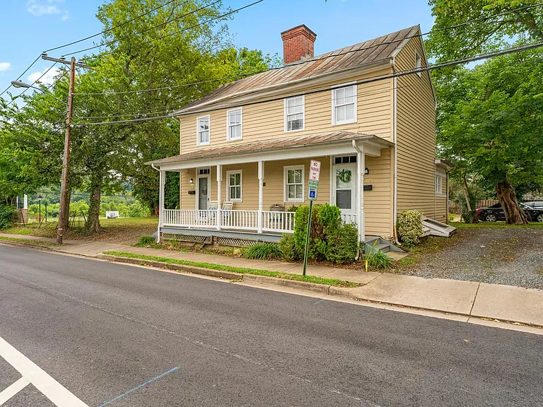 102 Lewis St — Photo 37