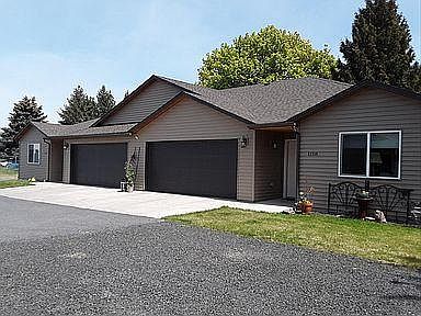 Located at the end of the cul-de-sac. Very quiet location.