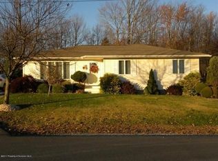 1 Arnold Dr, Peckville, PA 18452