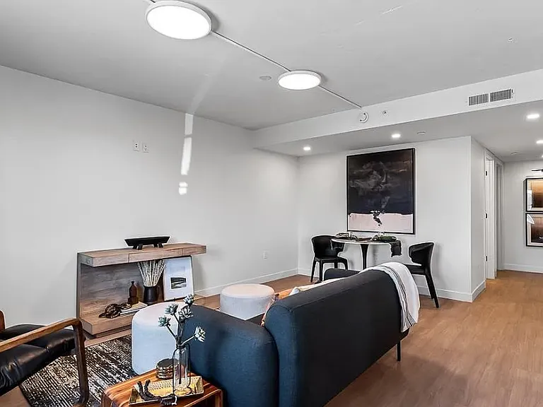1700 N Manhattan Ave #109 — Photo 3
