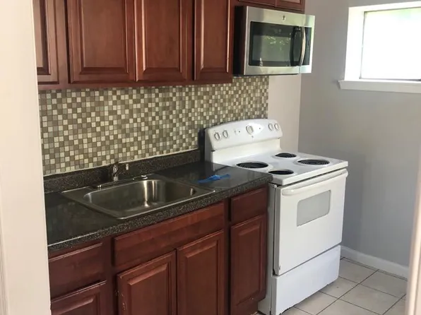 5960 N Beechwood St, Philadelphia, PA 19138