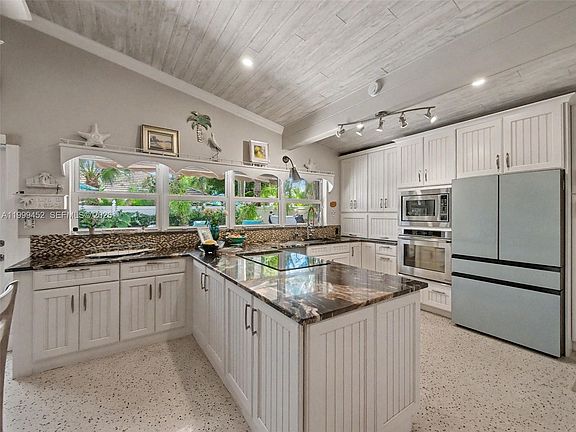 4th image of 200 Blossom Ln