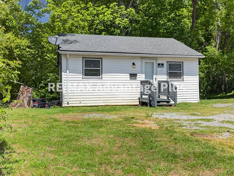 504 Longwood Ave — Photo 2