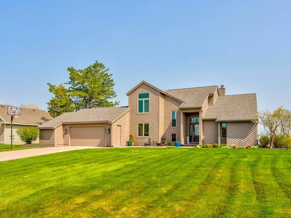 8696 Cedar Lake Dr, Jenison, MI 49428