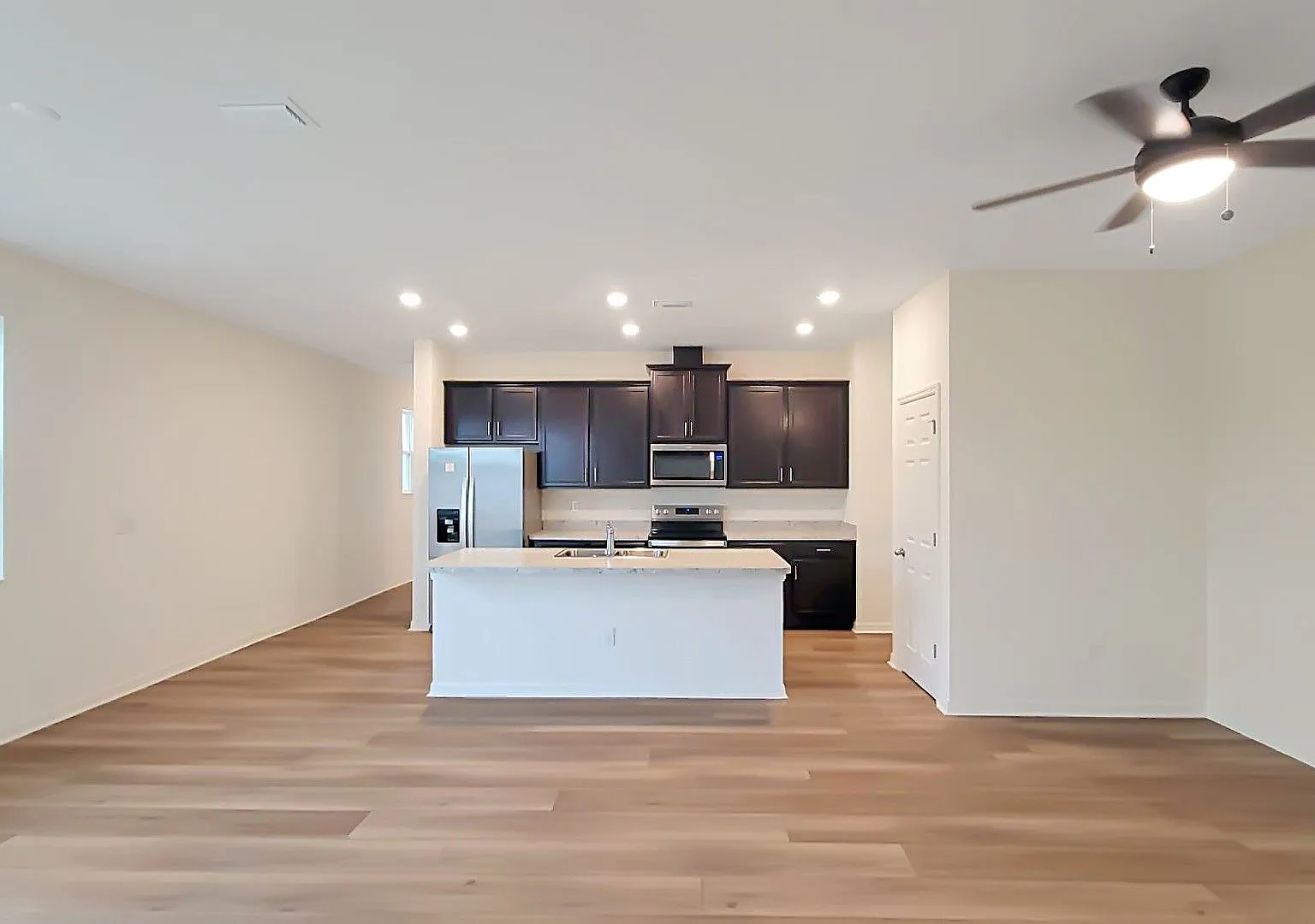 Annual Rental Home with Three Bedrooms, Two Baths, Plus an Office and a Two Car Garage Located in... — Photo 4