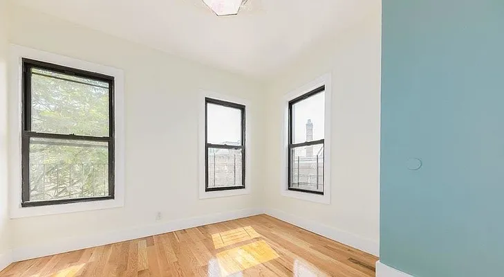 Rented by EXR | media 17