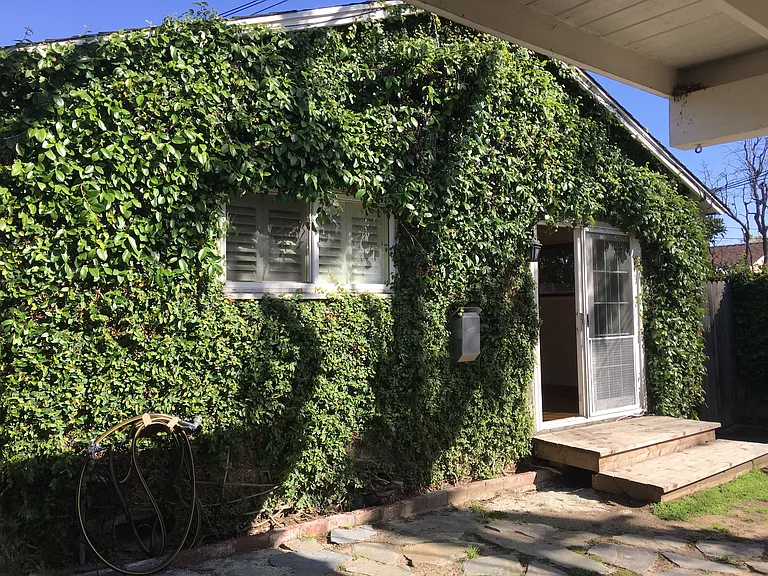 4635 Fendyke Ave — Photo 8