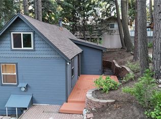 31607 Luring Pines Dr, Running Springs, CA 92382