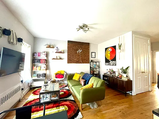 Rented by Evergreen Realty & Investments | media 2