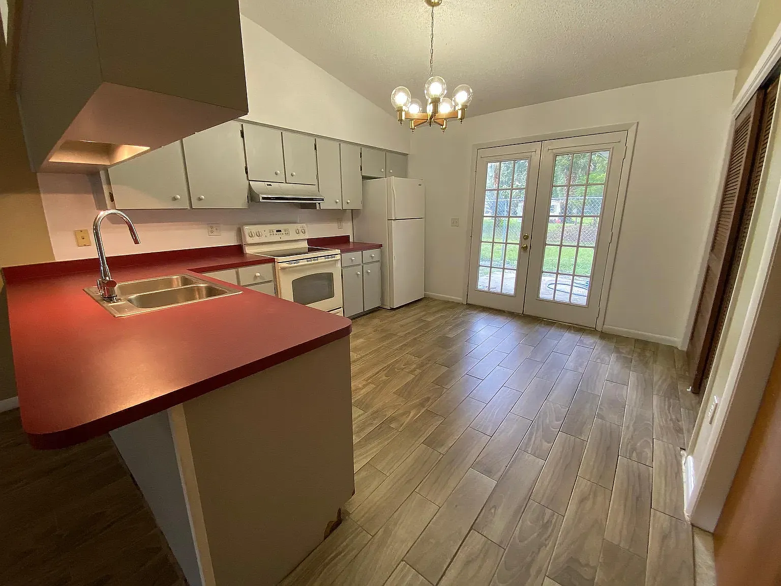 2 bed, 1000 sqft, $1,350 — Photo 4