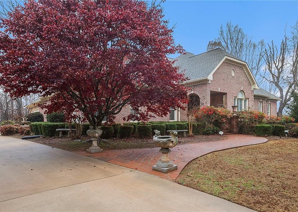 1st image of 122 Tara Dr