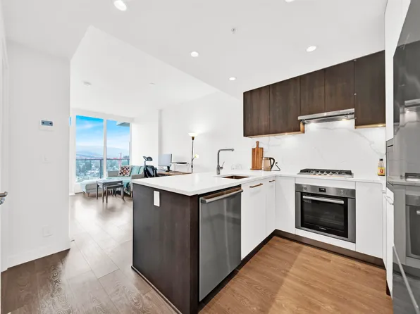 567 Clarke Rd #2005, Coquitlam, BC V3J 3X4