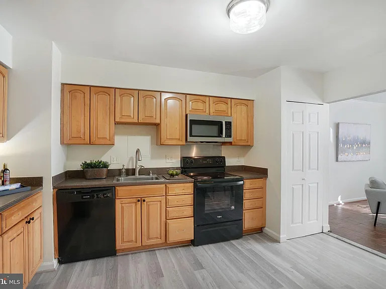3713 George Mason Dr #T5W — Photo 10